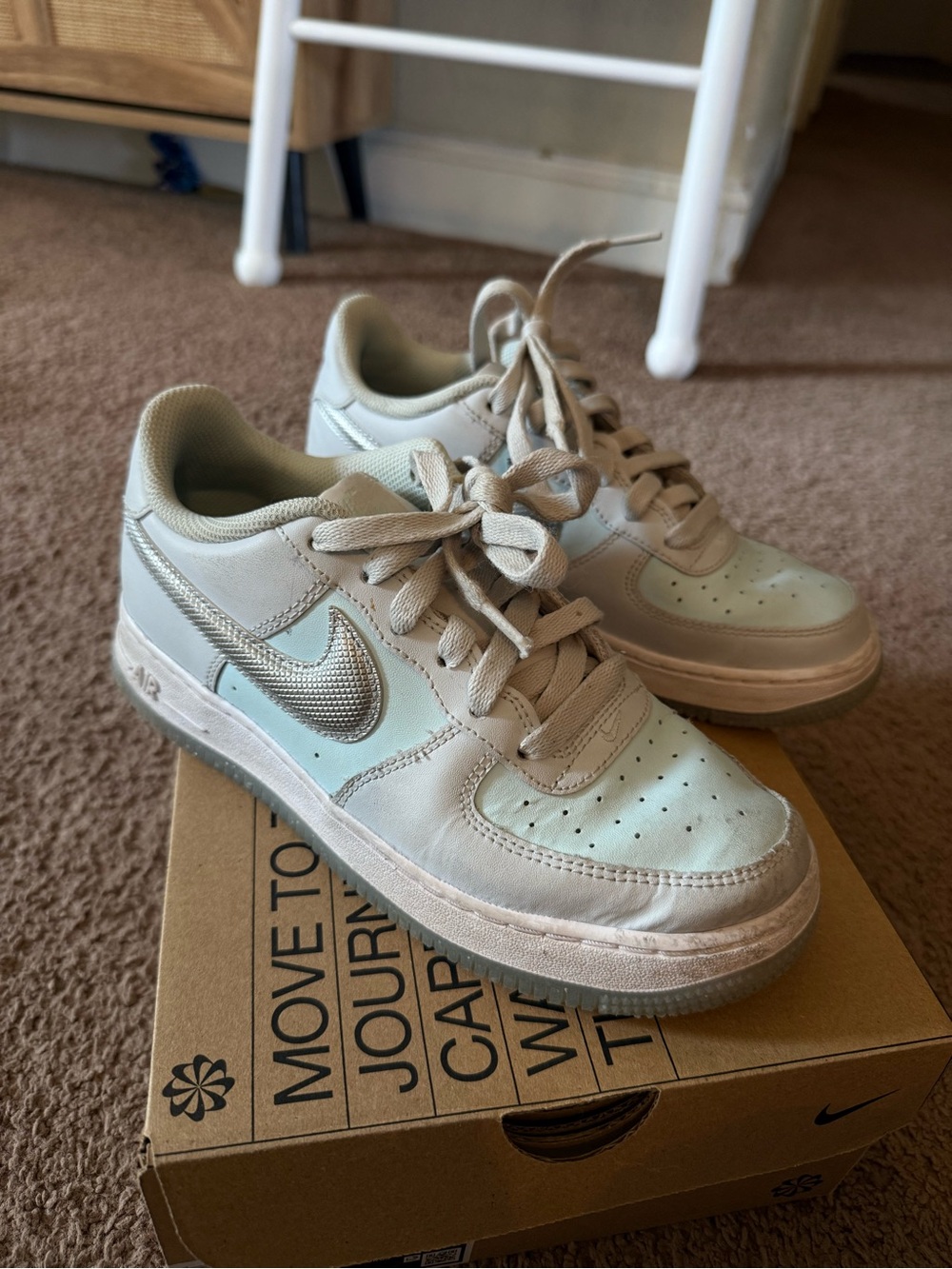 Nike Kids Mint Green and White Low-Top Sneakers
